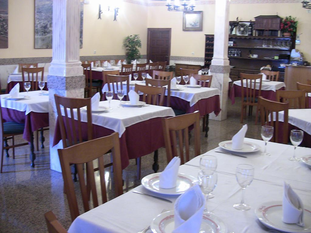 Apartahotel Los Hermanos Ocana  Exterior photo