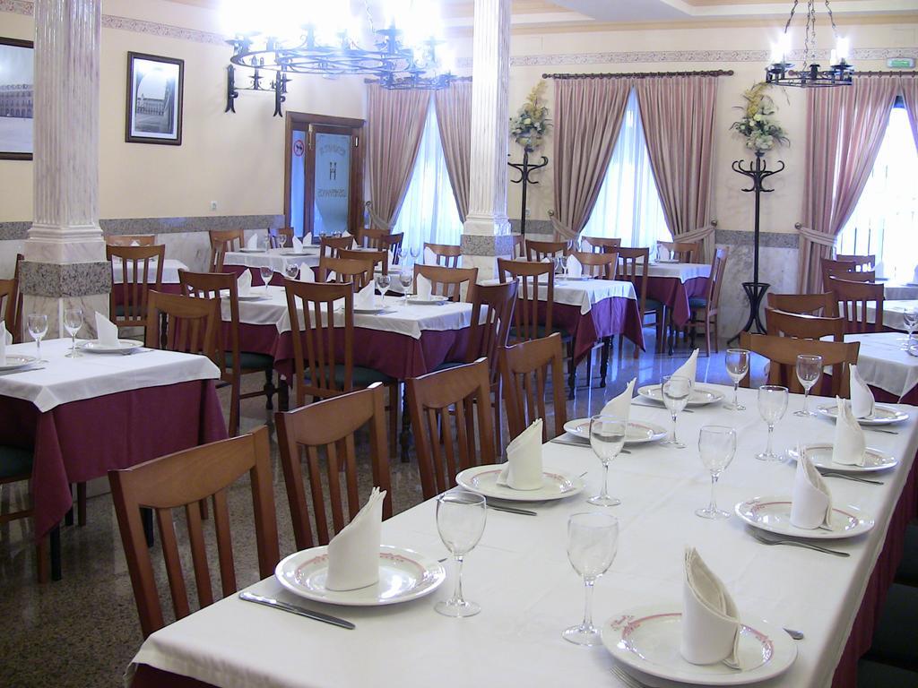Apartahotel Los Hermanos Ocana  Exterior photo